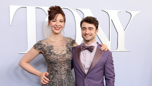 Daniel Radcliffe und Erin Darke zeigten sich bei den Tony Awards schwer verliebt. (Bild: AFP/APA/Getty Images via AFP/GETTY IMAGES/Cindy Ord)