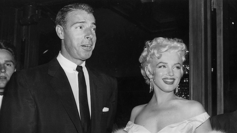 Joe DiMaggio és Marilyn Monroe 1955 júniusában. (Bild: picturedesk.com/Uncredited / AP / picturedesk.com)