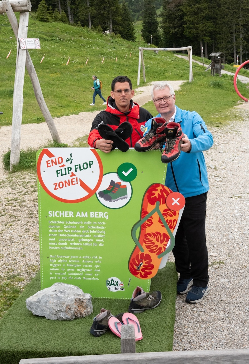 Cernusca und Kainz warnen: keine Flip Flops am Berg. (Bild: Seebacher Doris)