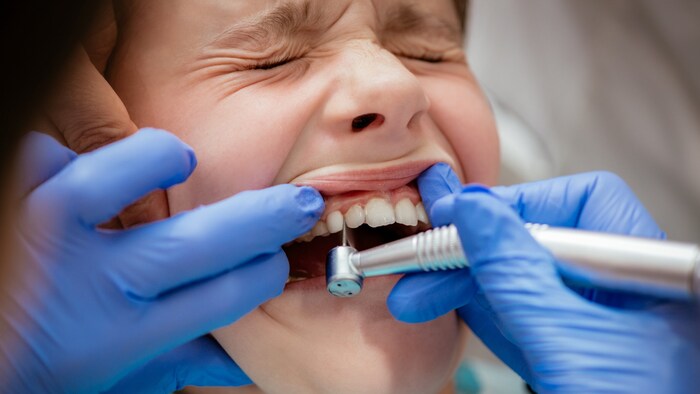 The robot dentist is much faster at interventions than a human (symbolic image).