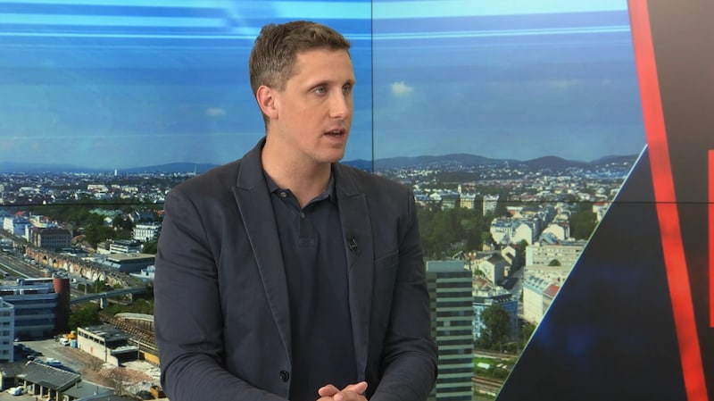 „Krone“-Innenpolitik-Journalist Niko Frings im krone.tv-Talk (Bild: krone.tv)