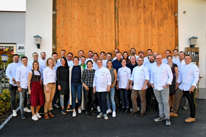 43 JRE-Köche verwandeln den Schlosspark in einen Festreigen der Spitzengastronomie.