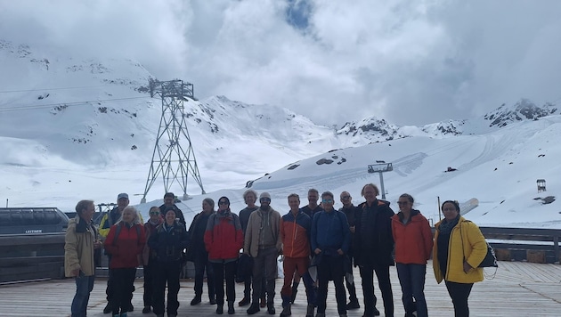 Meeting of environmental advocates at the end of May on the Kaunertal glacier: climate protection and nature conservation belong together, according to the resolution. (Bild: zVg)