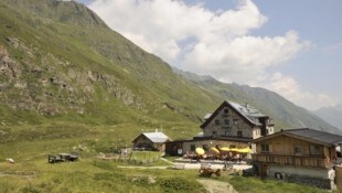 Das waren noch Zeiten, als unzählige Tagesgäste die Terrasse des stattlichen Schutzhauses füllten. (Bild: Peter Freiberger)