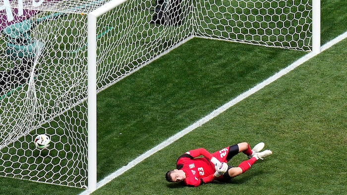 Andrij Lunin kassiert das 0:2.