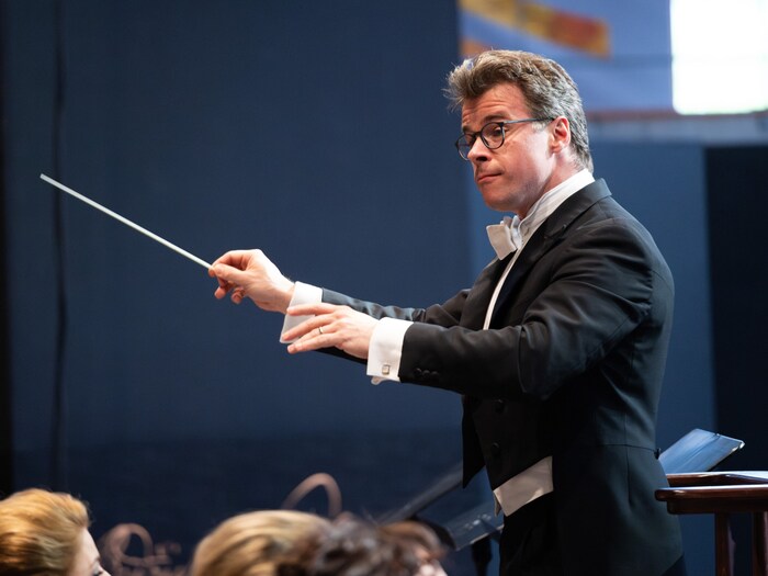 Jakub Hrůša am Pult der Tschechischen Philharmonie