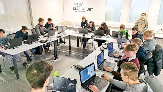 Computers and children can hardly be separated - it's good if they can learn something at the same time, like at the Junior University, which is once again offering vacation weeks this year. (Bild: zVg/junioruni.at)