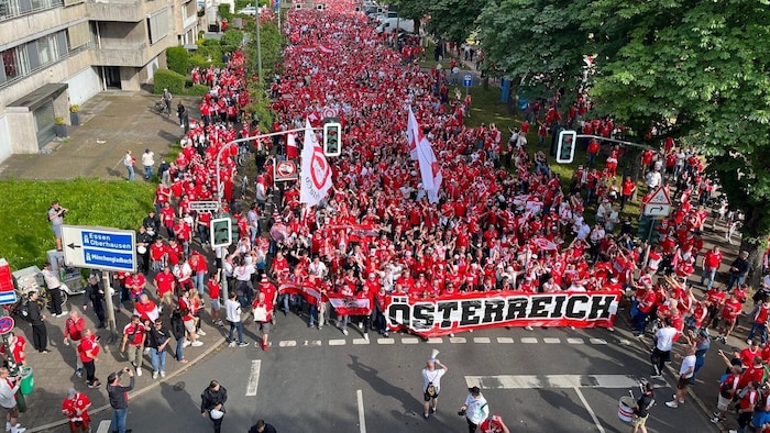 Düsseldorf ist rot-weiß-rot!