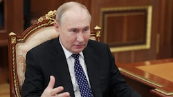 Kreml-Chef Wladimir Putin treibt den Umbau der Spitze des russischen Verteidigungsministeriums weiter voran. (Bild: AFP/Pool/Alexander Kazakov)