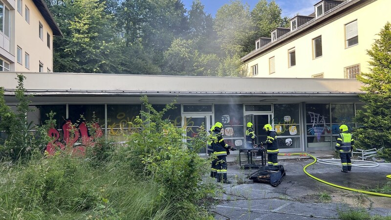 Smoke was billowing out of the windows! (Bild: Hauptfeuerwache Villach)