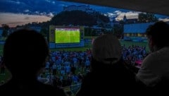 Zur Fußball-EM im Mai veranstaltete die Stadt ein Public Viewing am SAK-Sportplatz (Bild: ANDREAS TROESTER)