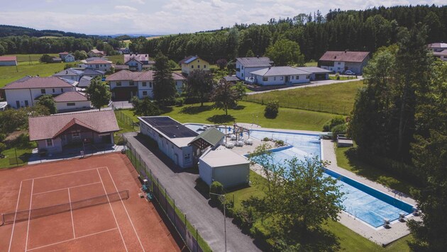 The outdoor pool in tranquil Rainbach im Innkreis. (Bild: Scharinger Daniel)