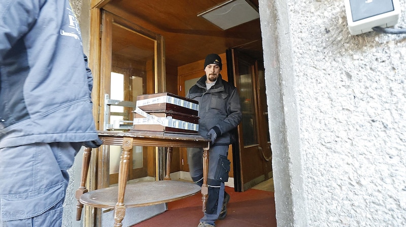 Seit der Zwangsräumung im Südbahnhotel fragen sich die Gläubiger, wo das Vermögen von Manker geblieben ist. (Bild: Reinhard Holl)