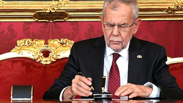 Federal President Alexander Van der Bellen wants to prevent the coalition parties from filling strategically important posts shortly before the National Council elections. (Bild: APA/HELMUT FOHRINGER)