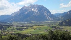 Das Ennstal mit dem imposanten Grimming