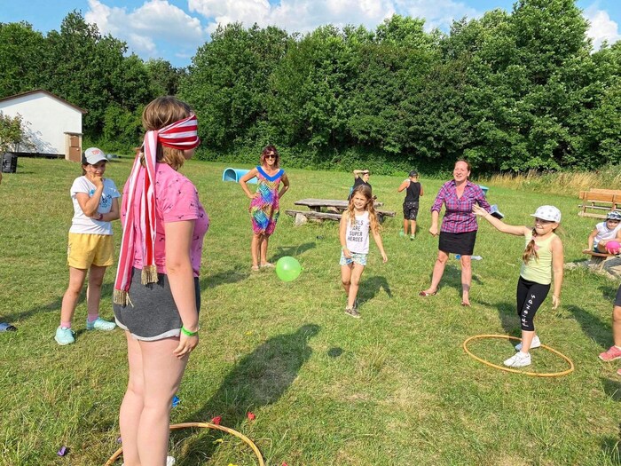 Gemeinsame Spiele und Aktivitäten sollen die Kinder stärken.