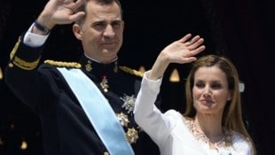 Der spanische König Felipe VI. und Königin Letizia (Bild: AFP/GERARD JULIEN)