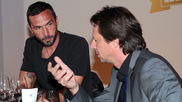 Former team player Martin Stranzl (left, pictured with ÖFB sports director Peter Schöttel) analyzes Austria's performance in the "Krone". (Bild: GEPA/GEPA pictures)