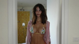 Emily Ratajkowski heizte ihren Fans mit umwerfenden Urlaubs-Schnappschüssen ein.