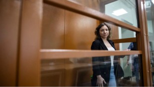 Für eine Luftballon-Aktion in Moskau hat die 35-jährige Ukrainerin Kristina Ljubaschenko eine ...