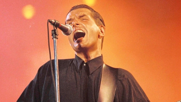 Viele Auftritte von Falco sind mittlerweile wie seine Lieder selbst legendär.  (Bild: First Look / picturedesk.com)