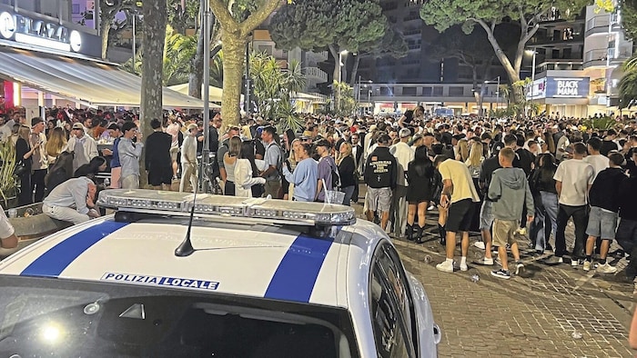 Geçtiğimiz Whitsun hafta sonunda Lignano'da polis sürekli hareket halindeydi. Geçtiğimiz Whitsun hafta sonunda Lignano'da polis sürekli hareket halindeydi.