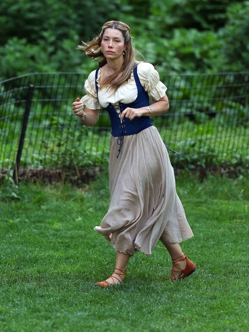Jessica Biel a "The Better Sister" című filmet forgatta a Central Parkban 2024. június 17-én. (Bild: Photo Press Service/www.PPS.at)