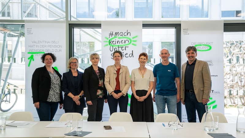 Stellten das Projekt vor: Bianca Wehmeier (AufBauWerk), Gerda Aßmayr (Lernzentrum Umit), Katrin Mitterdorfer (FrauenBerufsZentrum), Mirjam Reith (Regionsmanagement Osttirol), Brigitte Schieder (FrauenZentrum), Andreas Huber (Mannsbilder), Dietmar Ruggenthaler (Obmann Regionsmanagement Osttirol).   (Bild: RMO/Aberjung)