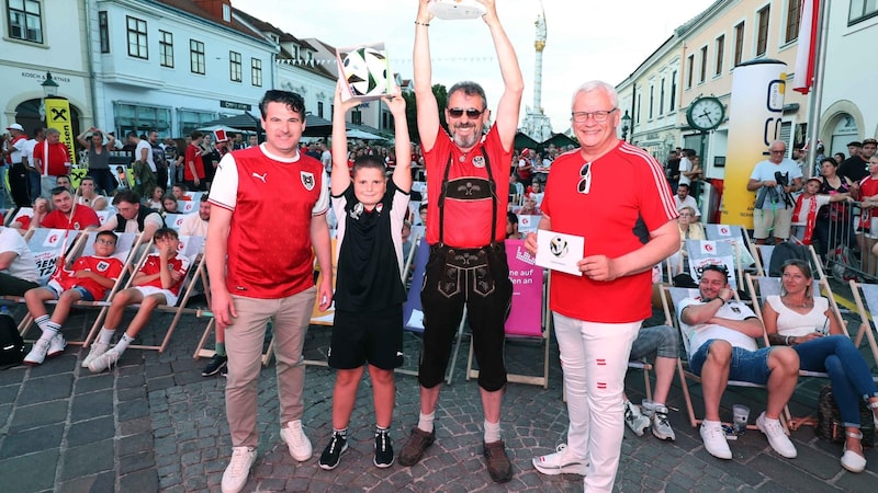 Nationalrat Zarits, die einzigen österreichischen Sieger an diesem Abend und der Eisenstädter Bürgermeister Thomas Steiner (v. li.). (Bild: Judt Reinhard)