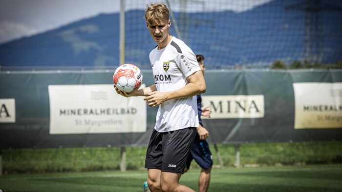 Filip Milojevic is in the starting blocks.