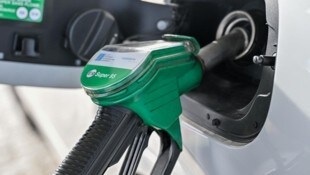 Das Tanken ist laut FPÖ zu teuer.