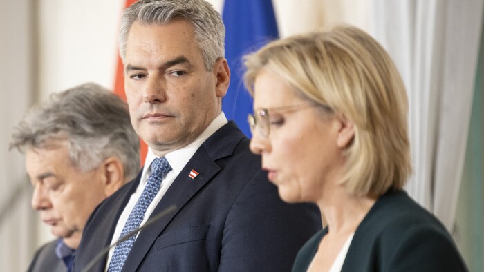 Vizekanzler Werner Kogler (Grüne), Kanzler Karl Nehammer (ÖVP) und Umweltministerin Leonore ...