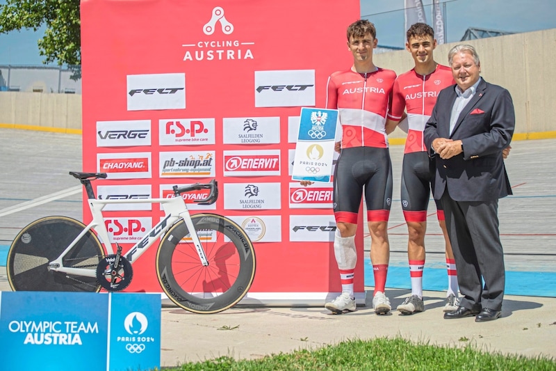 Schmidbauer und Wafler mit Rad-Präsident Harald J. Mayer (v. li.). (Bild: Peter Maurer/Cycling Austria)