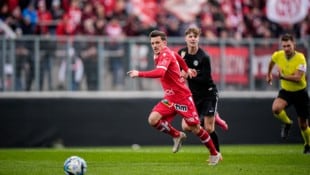 Christian Lichtenberger (in Rot) bekommt in der Offensive des GAK Verstärkung.