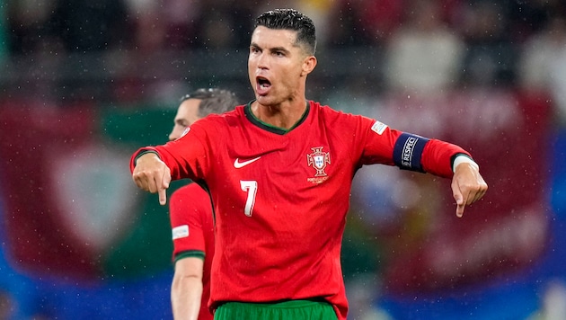 Cristiano Ronaldo hat nach eigenen Angaben die Grenze von zusammengerechnet einer Milliarde Followern in den sozialen Netzwerken geknackt. (Bild: AP ( via APA) Austria Presse Agentur/ASSOCIATED PRESS)