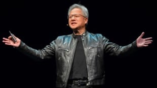 Nvidia-Chef Jensen Huang – durch den KI-Boom mittlerweile der neuntreichste Mensch der Welt. Geschätztes Vermögen: 127,2 Milliarden US-Dollar. (Bild: APA/AFP/Sam Yeh)