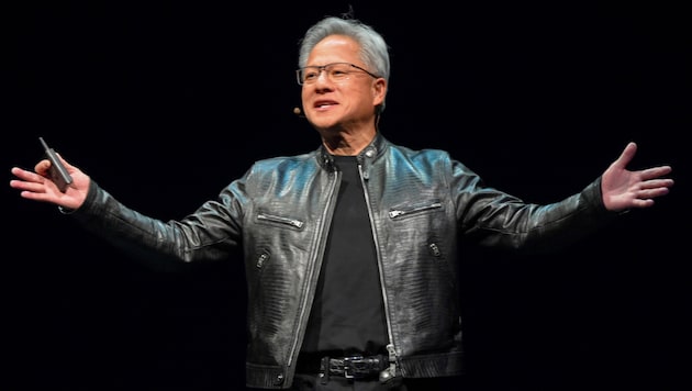 Nvidia-Chef Jensen Huang – durch den KI-Boom mittlerweile der neuntreichste Mensch der Welt. Geschätztes Vermögen: 127,2 Milliarden US-Dollar. (Bild: APA/AFP/Sam Yeh)