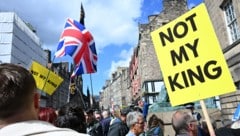 „Not my King“-Demo in Edinburgh am 5. Juli 2023 (Bild: AFP)