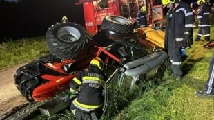 Die Feuerwehr musste den Mann aus der Fahrerkabine befreien.