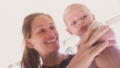 Julia Roberts gratulierte ihrem Sohn Henry auf Instagram und teilte ein entzückendes Babyfoto.