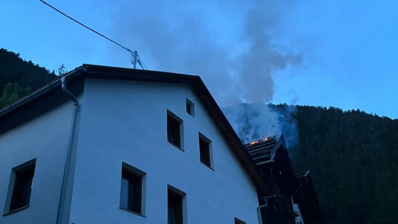 Durch das schnelle Eingreifen der Feuerwehr konnte Schlimmeres verhindert werden. (Bild: ZOOM Tirol)