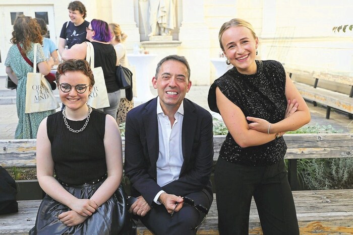 Moderatorinnen des Tages: Kieran Foglar-Deinhardstein und Josi Paller (re.) mit Bogdan Roščić.