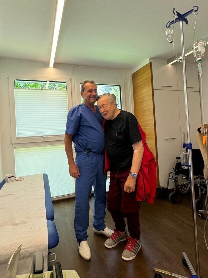 Everything will be fine! Richard Lugner still needs two injections a day, then he'll be fit ...