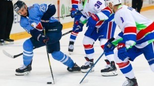 Casey Bailey (li.) spielte auch schon für Slovan Bratislava in der KHL