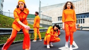 Das Ensemble des Phönix hat sich auf urbanes Theater spezialisiert (Bild: Zoe Goldstein)