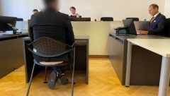 Ein Missverständnis oder Fahrlässigkeit? Ein Lokführer der ÖBB muss sich derzeit am LG Feldkirch verantworten. (Bild: Krone KREATIV)