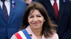 Anne Hidalgo, Bürgermeisterin von Paris, will Mitte Juli in der Seine schwimmen, um die Sauberkeit des Flusses zu demonstrieren. (Bild: AFP/Johanna Geron)