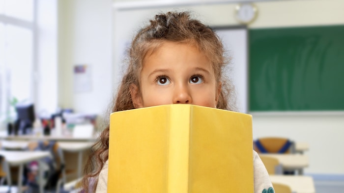 Şok: İlkokul çocukları bir seks filmi izlemek zorunda kaldı.