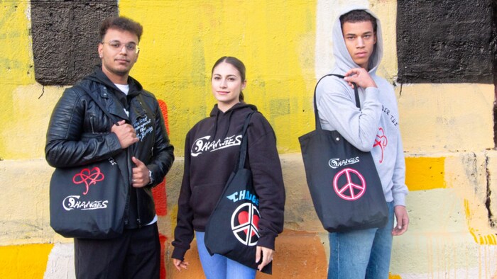 Die Marke „Changes“ bietet coole Taschen, Jacken, Pullover und T-Shirts.