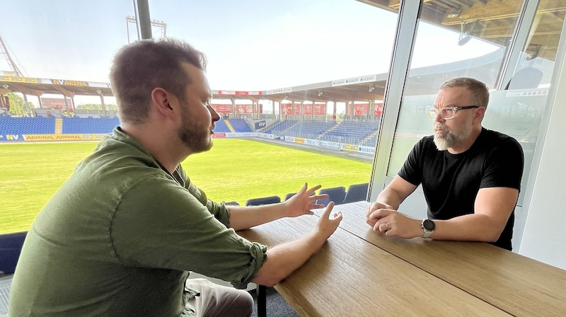 Paul Francis (right) in conversation with the "Krone". (Bild: Chris Thor)